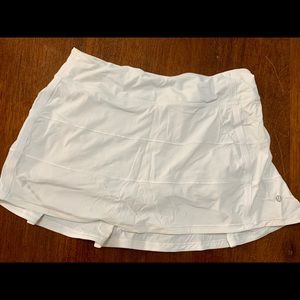 lululemon athletica Skirts - White Lululemon ren is skirt Size 8 lululemon athletica Skirts - White Lululemon ren is skirt Size 8